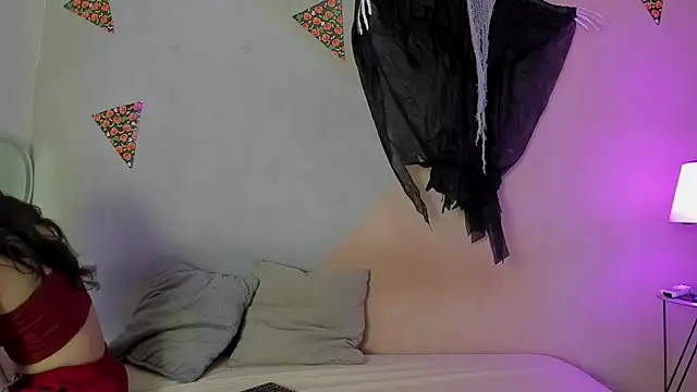 Snapshot of Laura_and_Kevin chatting on November 2025 01:49:01 PM Laura and Kevin online show from November 2025 01:49:01 PM