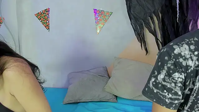 Snapshot of Laura_and_Kevin chatting on November 2025 01:26:01 PM Laura and Kevin online show from November 2025 01:26:01 PM