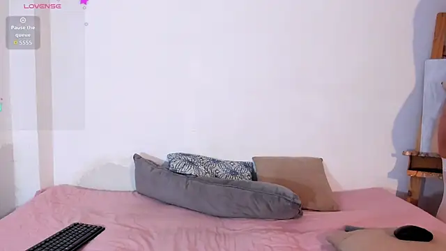 Snapshot of Lia_Rousse0 chatting on October 2025 07:04:02 PM Lia Rousse0 online show from October 2025 07:04:02 PM