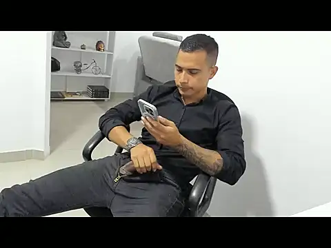 AndrewGmz online show from November 2025 02:26:02 AM