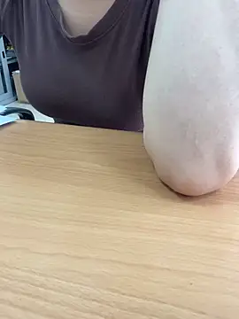 Snapshot of ThuPhuong-Tr chatting on September 2025 03:57:01 AM ThuPhuong-Tr online show from September 2025 03:57:01 AM