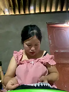 Snapshot of O_o_UwU_o_O chatting on October 2025 04:57:02 AM O o UwU o O online show from October 2025 04:57:02 AM