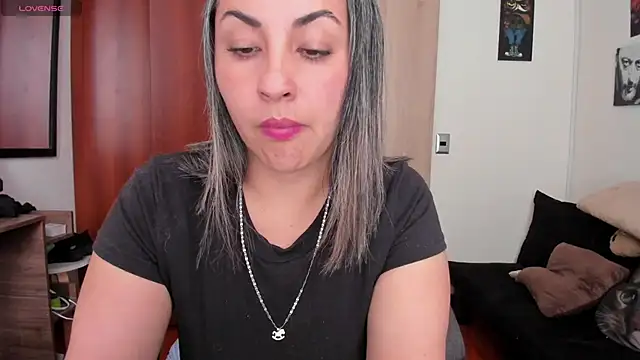 moonligth18 online show from April 2026 09:39:33 PM