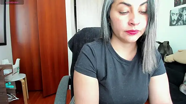 moonligth18 online show from April 2026 08:59:01 PM