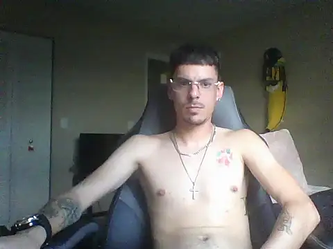 Snapshot of latinosatiro94 chatting on September 2025 11:22:02 PM latinosatiro94 online show from September 2025 11:22:02 PM