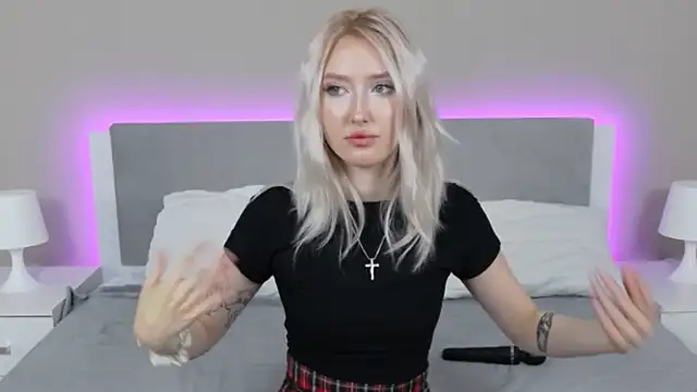 MarianeSun online show from September 2025 04:05:01 AM