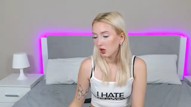 MarianeSun online show from September 2025 04:12:02 AM