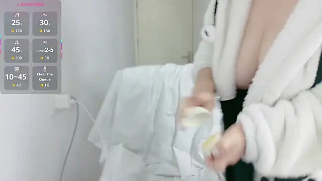 Snapshot of E-cup2 chatting on November 2025 11:58:02 AM E-cup2 online show from November 2025 11:58:02 AM