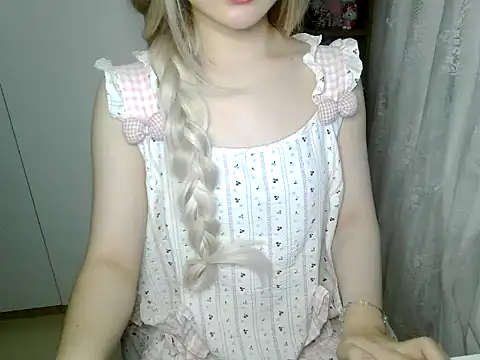 Annabelle-e online show from August 2026 04:01:01 PM
