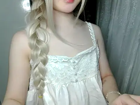 Annabelle-e online show from April 2026 06:03:02 PM