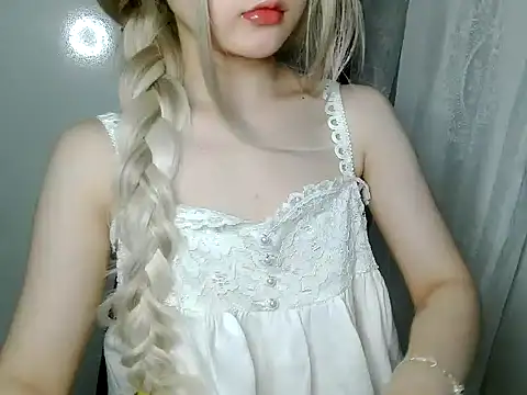 Annabelle-e online show from April 2026 04:45:01 PM