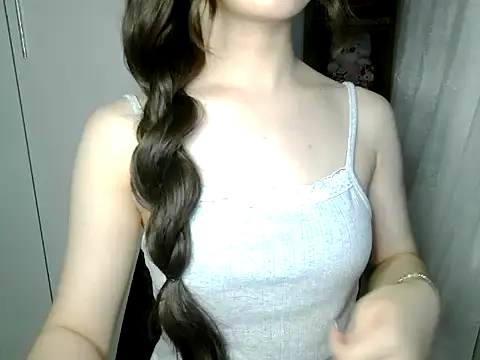 Snapshot of Annabelle-e chatting on May 2026 05:20:02 PM Annabelle-e online show from May 2026 05:20:02 PM