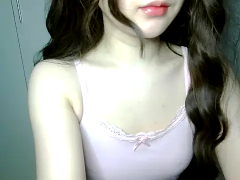 Snapshot of Annabelle-e chatting on May 2026 06:50:01 PM Annabelle-e online show from May 2026 06:50:01 PM
