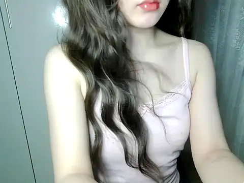 Snapshot of Annabelle-e chatting on June 2026 07:07:02 PM Annabelle-e online show from June 2026 07:07:02 PM