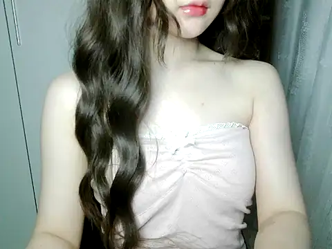 Snapshot of Annabelle-e chatting on May 2026 08:39:01 PM Annabelle-e online show from May 2026 08:39:01 PM