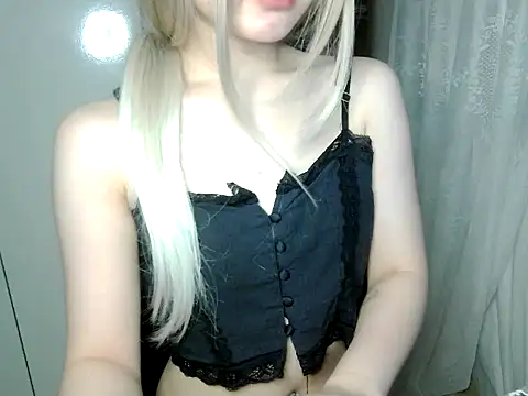 Annabelle-e online show from March 2026 06:22:02 PM