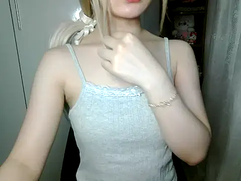 Annabelle-e online show from April 2026 06:58:02 PM