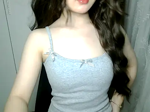 Snapshot of Annabelle-e chatting on June 2026 07:46:02 PM Annabelle-e online show from June 2026 07:46:02 PM
