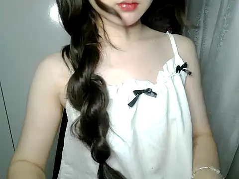 Snapshot of Annabelle-e chatting on May 2026 07:03:02 PM Annabelle-e online show from May 2026 07:03:02 PM