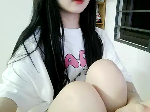 Snapshot of Annabelle-e chatting on October 2025 06:42:01 PM Annabelle-e online show from October 2025 06:42:01 PM