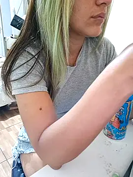 euahotmarii20 online show from November 2025 05:24:02 PM