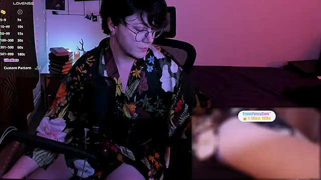 Snapshot of MossPrince chatting on May 2026 07:33:01 PM MossPrince online show from May 2026 07:33:01 PM