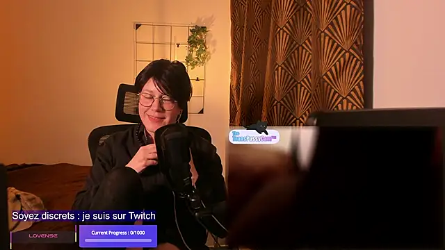 Snapshot of MossPrince chatting on April 2026 07:22:01 PM MossPrince online show from April 2026 07:22:01 PM