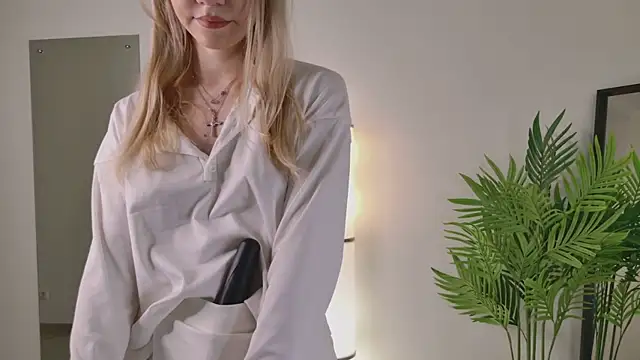 NyxBlonde online show from November 2025 01:22:01 PM