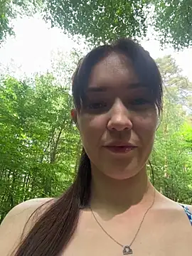 Snapshot of Veliora chatting on May 2026 01:00:01 PM Veliora online show from May 2026 01:00:01 PM