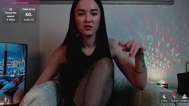 Veliora online show from November 2025 08:03:01 PM