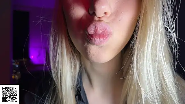 Snapshot of ElysiaXo chatting on November 2025 11:38:02 PM ElysiaXo online show from November 2025 11:38:02 PM