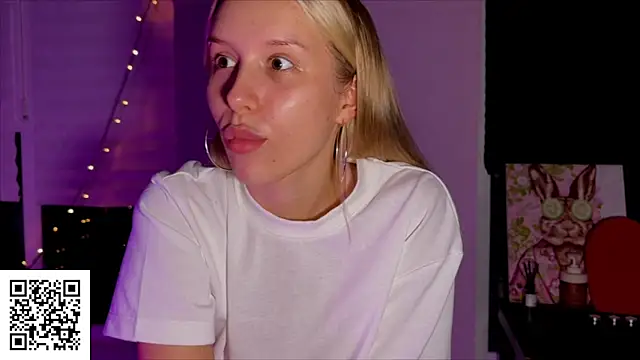 Snapshot of ElysiaXo chatting on November 2025 10:13:02 PM ElysiaXo online show from November 2025 10:13:02 PM