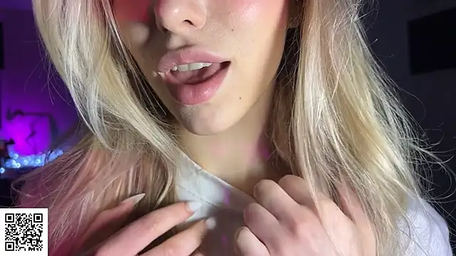 Snapshot of ElysiaXo chatting on November 2025 10:54:02 PM ElysiaXo online show from November 2025 10:54:02 PM