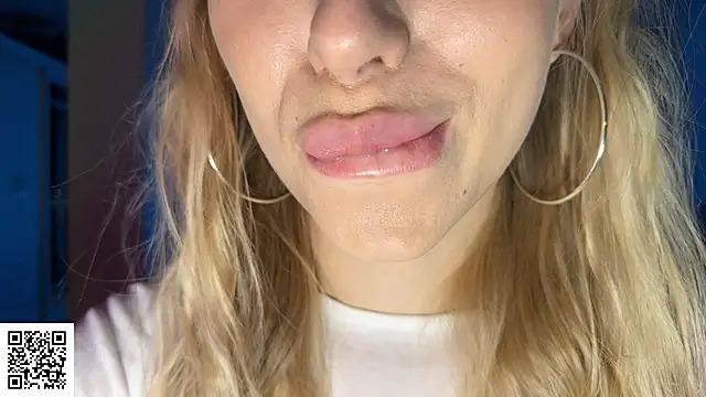 Snapshot of ElysiaXo chatting on December 2025 11:16:01 PM ElysiaXo online show from December 2025 11:16:01 PM