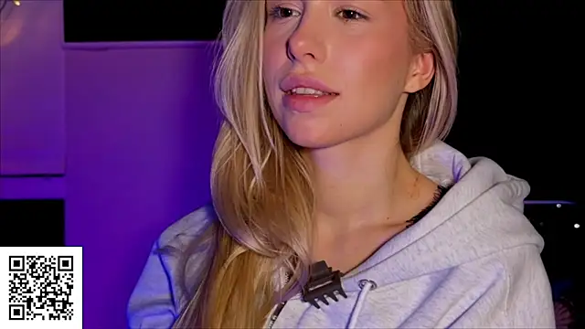 Snapshot of ElysiaXo chatting on November 2025 10:14:01 PM ElysiaXo online show from November 2025 10:14:01 PM