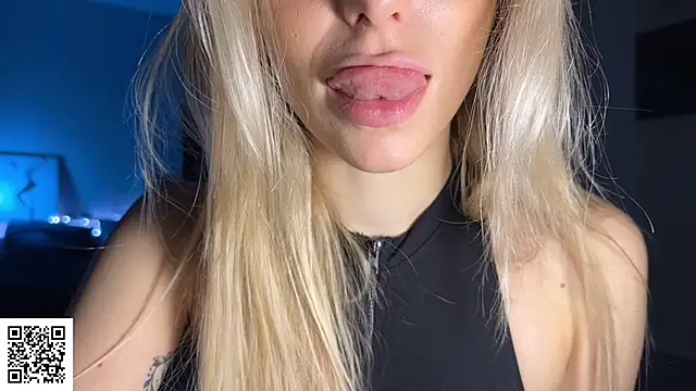 Snapshot of ElysiaXo chatting on December 2025 05:11:01 PM ElysiaXo online show from December 2025 05:11:01 PM