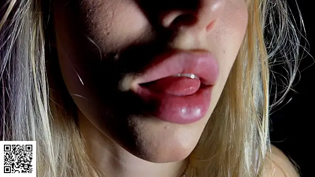 Snapshot of ElysiaXo chatting on November 2025 03:29:01 AM ElysiaXo online show from November 2025 03:29:01 AM