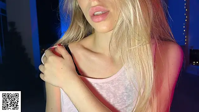 Snapshot of ElysiaXo chatting on December 2025 09:20:01 PM ElysiaXo online show from December 2025 09:20:01 PM