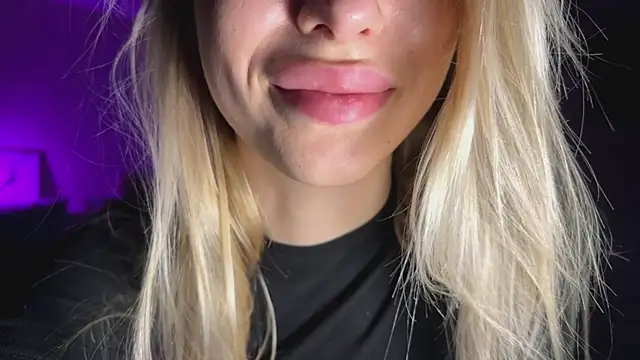 Snapshot of ElysiaXo chatting on December 2025 10:26:02 PM ElysiaXo online show from December 2025 10:26:02 PM