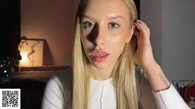 Snapshot of ElysiaXo chatting on December 2025 11:55:02 PM ElysiaXo online show from December 2025 11:55:02 PM