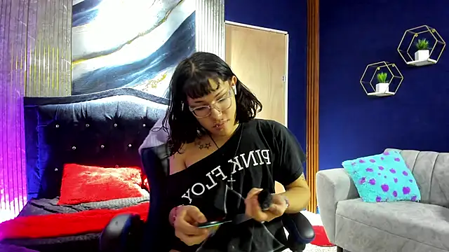 christina vamp1 online show from October 2025 01:57:02 PM