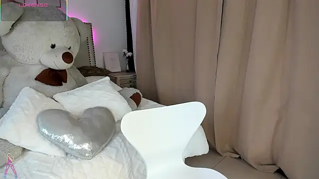 Mayajhons online show from December 2025 01:46:01 PM