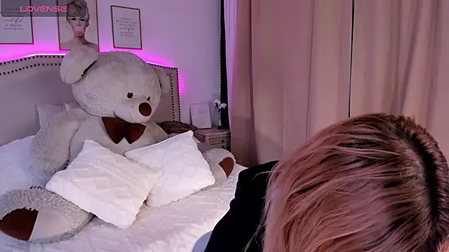 Mayajhons online show from December 2025 11:23:02 AM