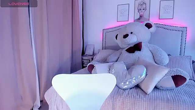 Mayajhons online show from December 2025 12:37:01 PM