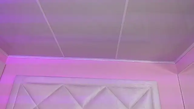 Miaa Smithh   online show from October 2025 12:28:01 PM