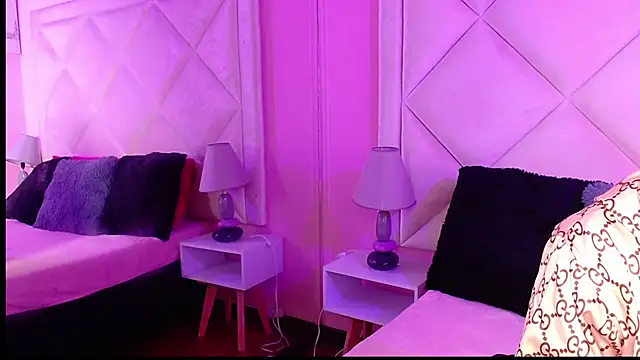 Miaa Smithh   online show from November 2025 11:10:02 AM