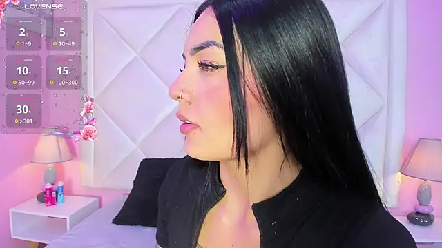 Miaa Smithh   online show from April 2026 09:05:01 PM