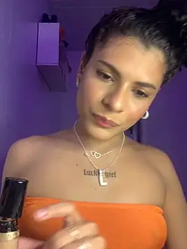 luluzinhax online show from November 2025 05:00:02 AM