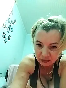 Snapshot of VasylynaLove421 chatting on October 2025 09:13:02 PM VasylynaLove421 online show from October 2025 09:13:02 PM