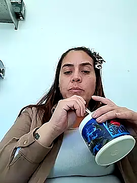 denissebombon online show from February 2026 06:39:02 PM